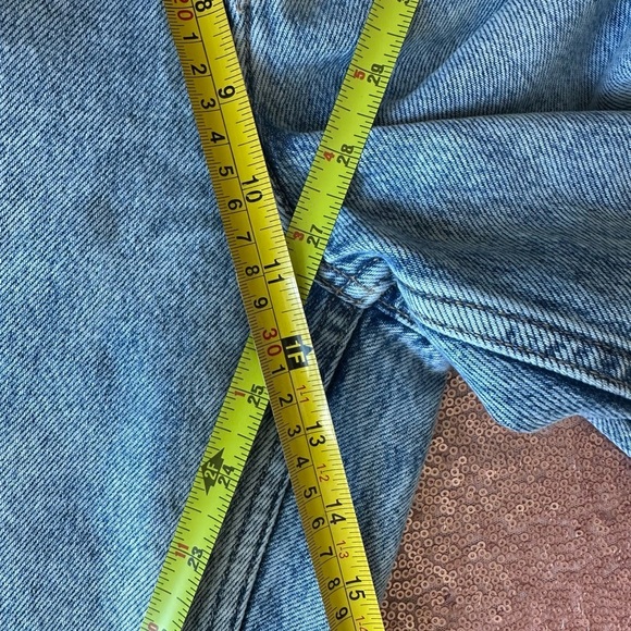 Zara Mom Fit Jeans Light Wash High Waisted Distressed 90s Cool City Chic Size 4 - Picture 7 of 7